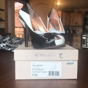 BCBC Black and White pumps size 6.5